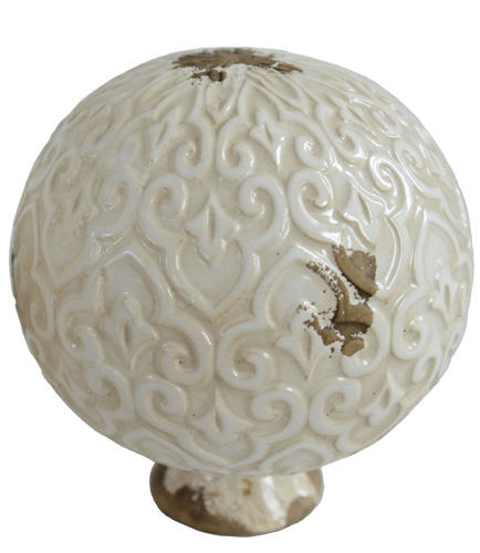 Záhradná dekorácia, keramická guľa s jemným ornamentom, biela