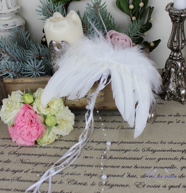 Anjelské krídla so stuhou a perličkami, biele