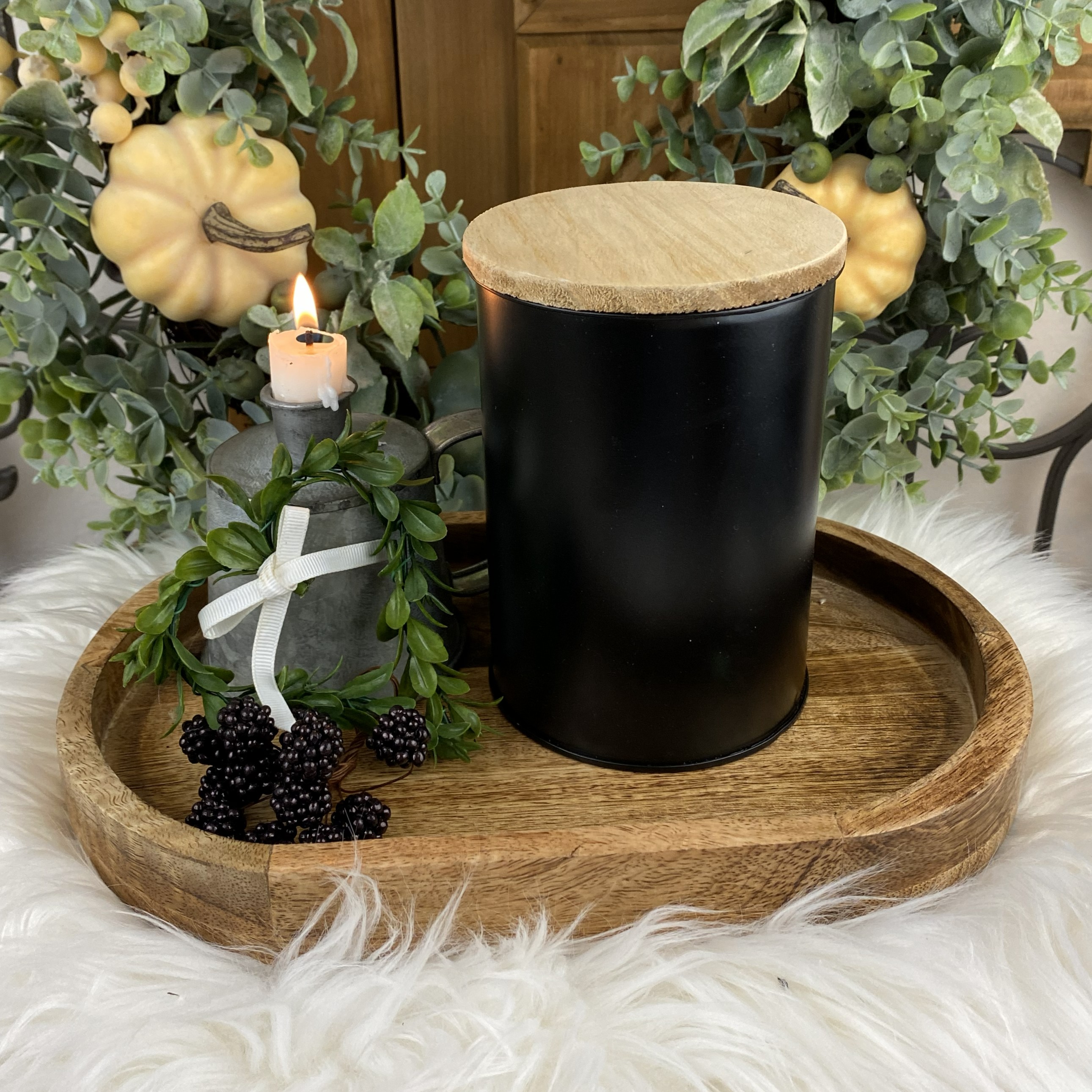 Čierna kovová dóza