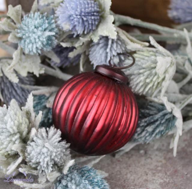 Sklenená vianočná guľa Encoches, červená 6 cm
