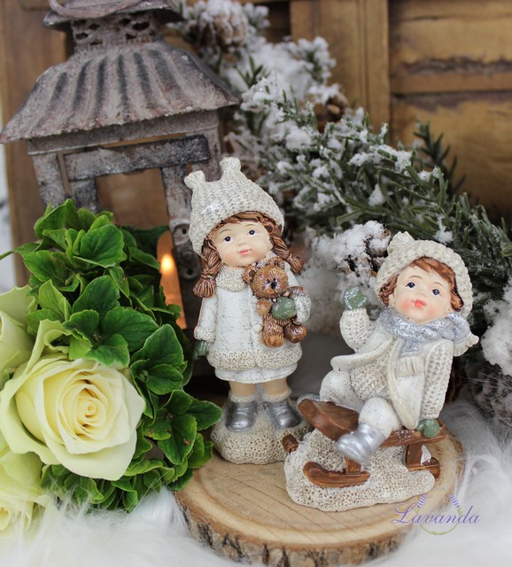 Vianočná dekorácia Deti so sánkami a mackom, sada 2 ks