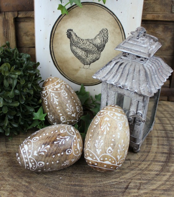 Drevené veľkonočné vajíčko zdobené ornamentom