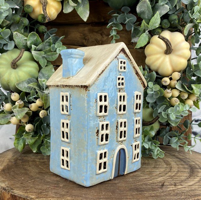 Keramická lucerna Modrý dom s bielou strechou