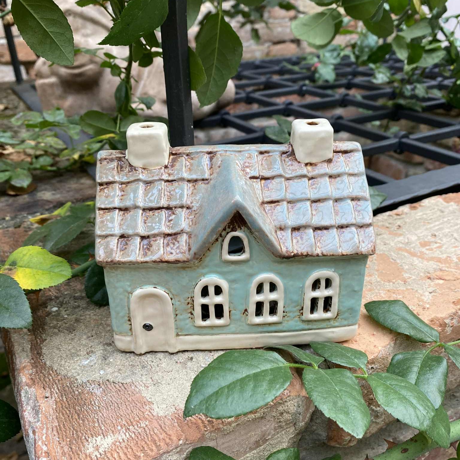 Keramická lucerna Prízemný domček s podkrovím 