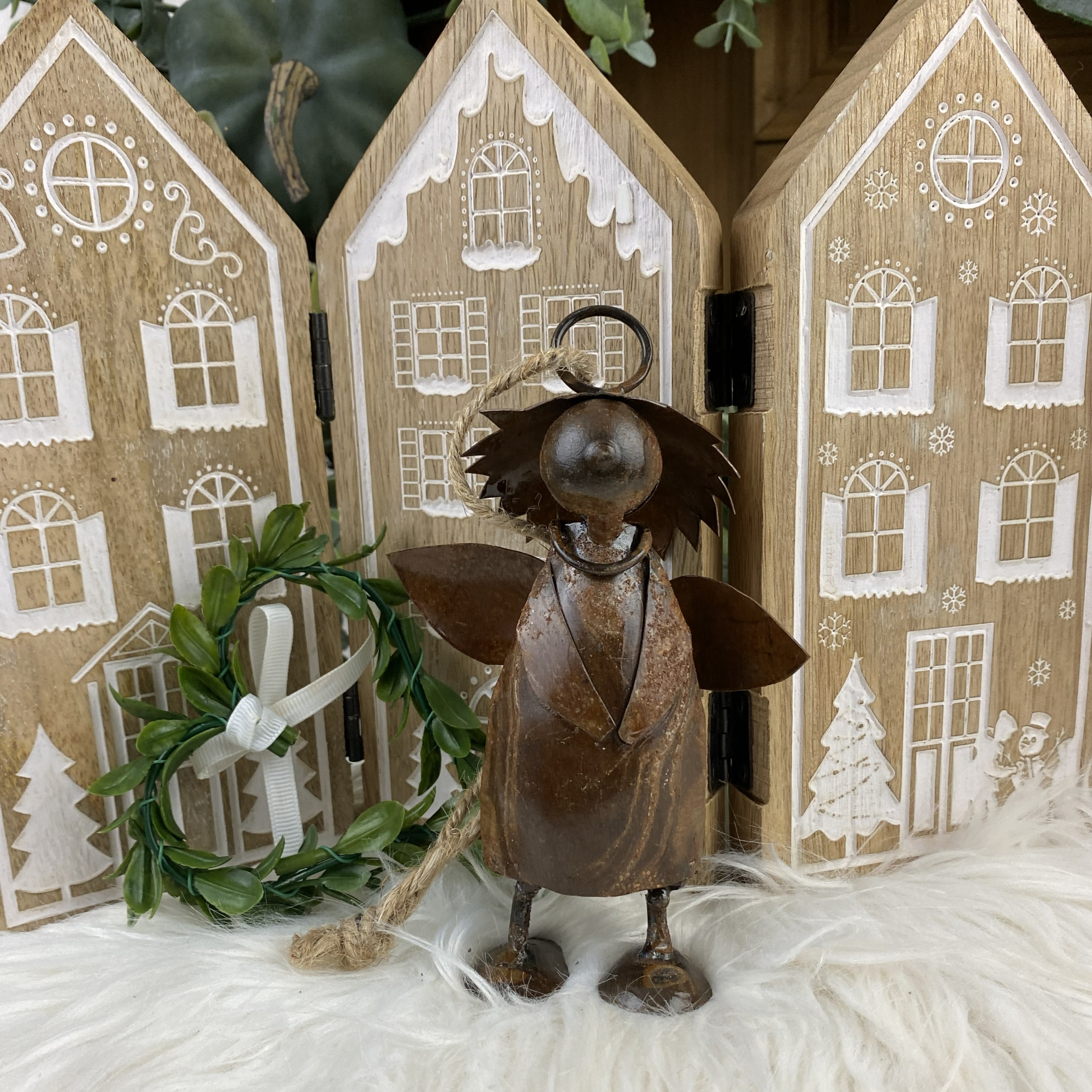 Vintage kovový anjel, vzor 1