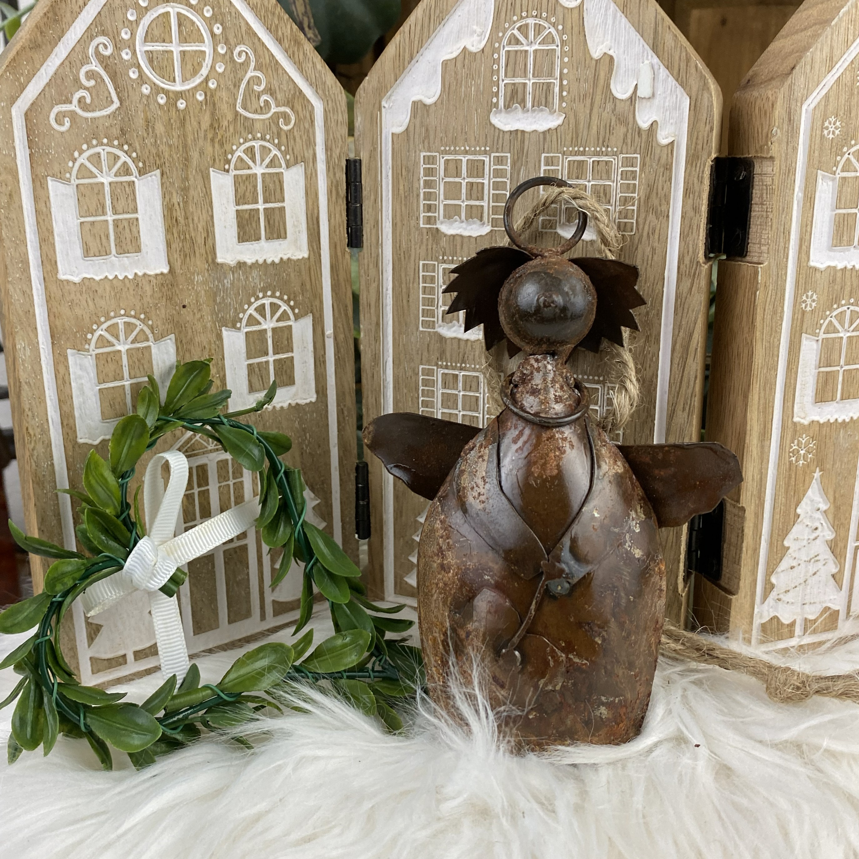 Vintage kovový anjel, vzor 2