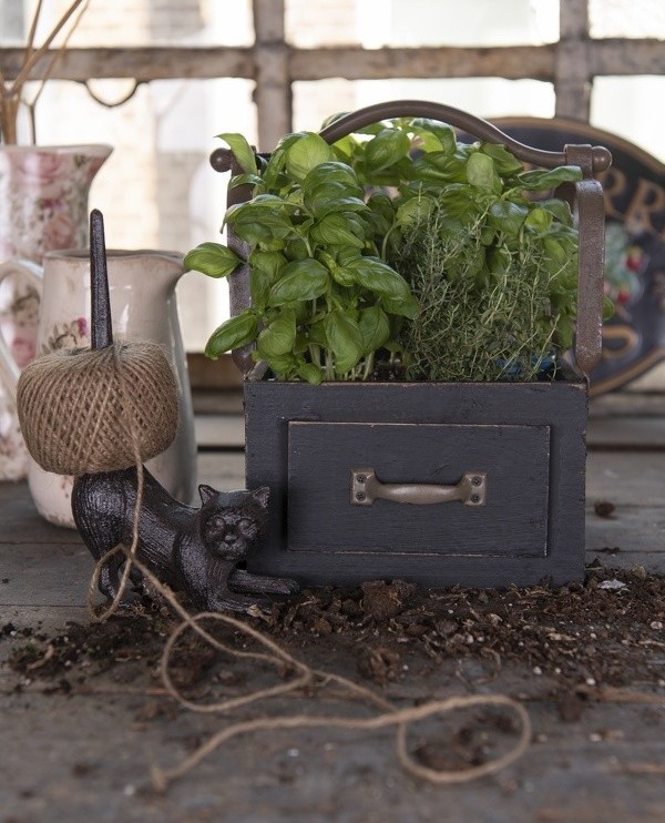 Dekorácia Retro zásuvka s kovovou rúčkou 