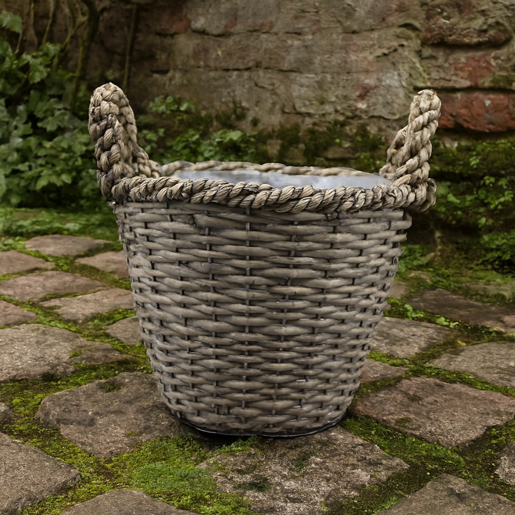 Prútený kvetináč s dvomi rúčkami