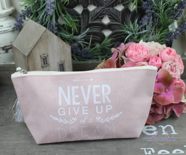 Kozmetická taška "Never give up"
