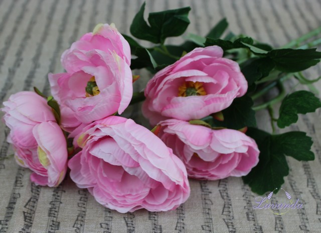 Iskerník ružový, umelý kvet